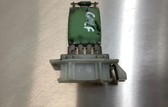 Volkswagen Golf V Heater blower motor/fan resistor 