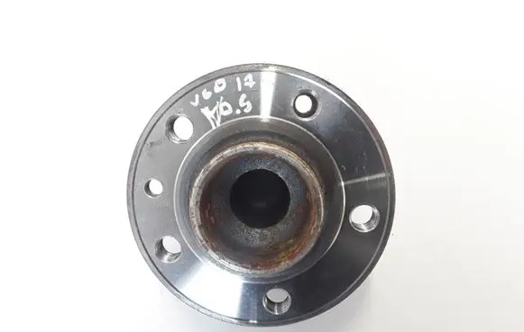 Rear wheel hub