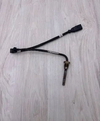 Volkswagen Touareg II Exhaust gas temperature sensor 059906088CF