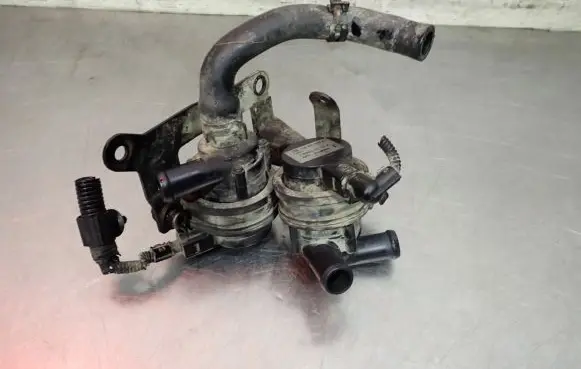 Volkswagen Touareg I Water pump 7L0965561A