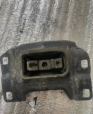 Ford Focus Engine mount bracket 349311A