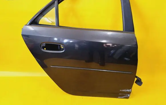 Cadillac CTS Rear door