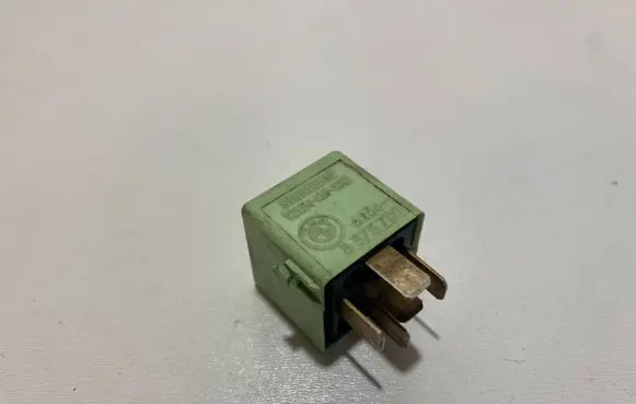 BMW 5 E39 Other relay 8373700
