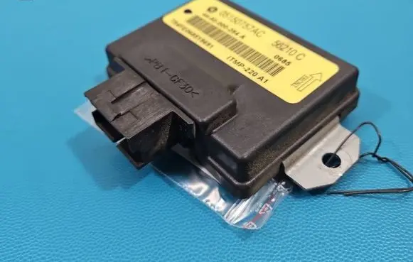 Fiat Freemont Central body control module 05150757AC IMPRK1530799