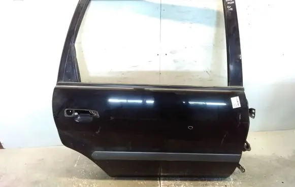 Mitsubishi Space Wagon Rear door
