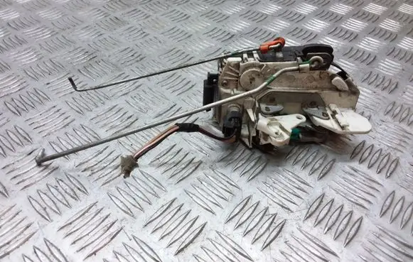 Chrysler Town & Country V Front door lock