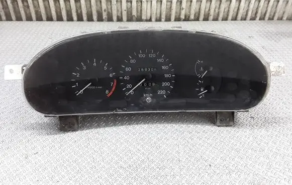 Mazda 323 F Speedometer (instrument cluster) PLK00A