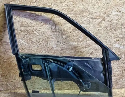 Audi 80 90 B3 Front door window/glass frame 