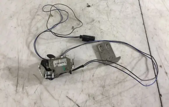 Loading door lock