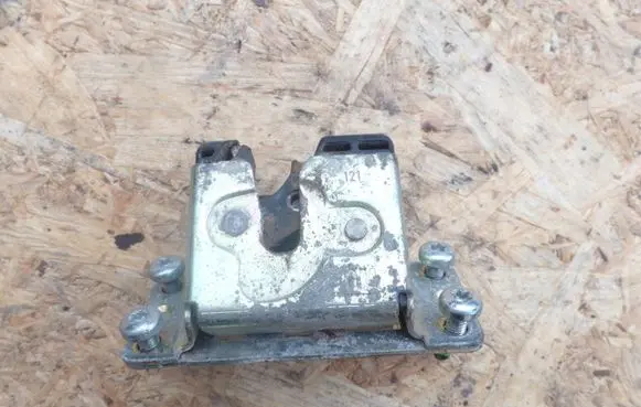 Loading door lock