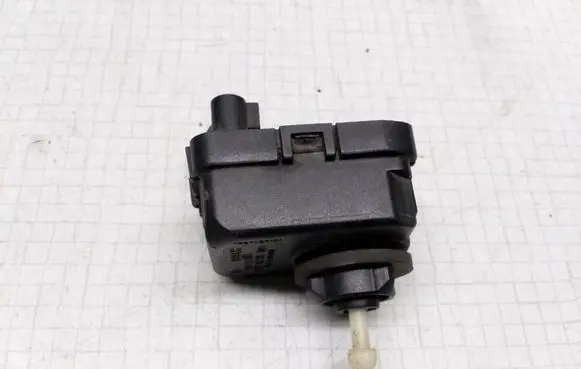 Opel Vectra B Headlight level adjustment motor 0307852335