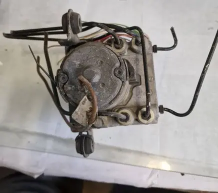 Audi A4 S4 B5 8D ABS Pump 8D0614111