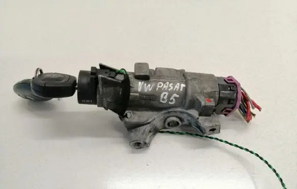 Volkswagen PASSAT B5 Ignition lock 4B0905851