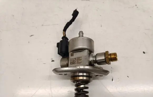 Volkswagen Arteon Fuel injection high pressure pump 06G127027L