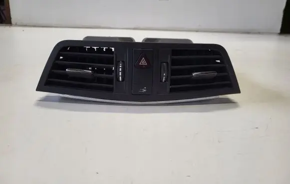 Mercedes-Benz E W212 Dash center air vent grill A2078300054
