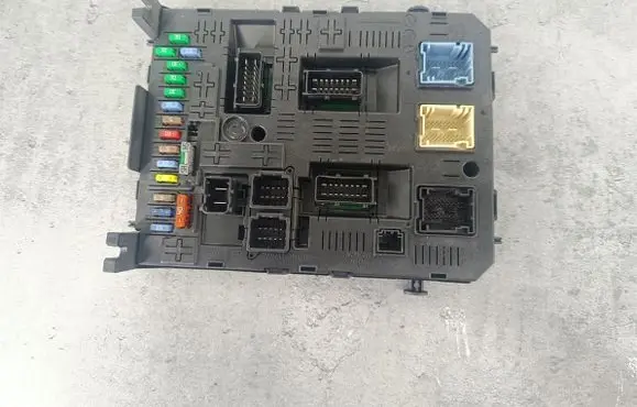 Citroen C4 I Fuse box set 966405918001