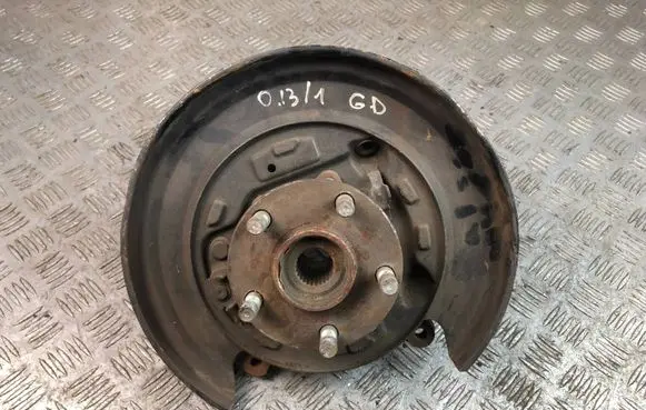 Rear wheel hub