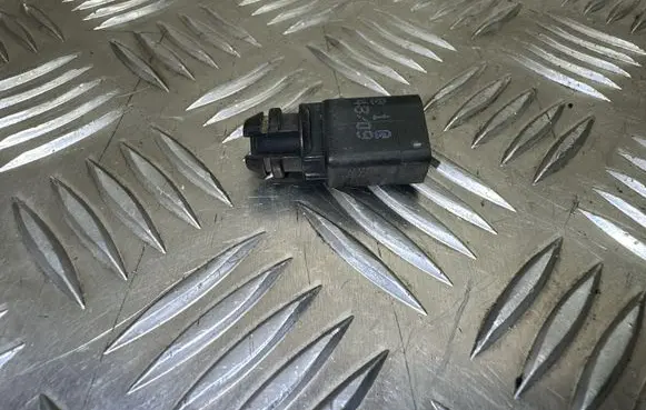 Volkswagen Tiguan Outside/exterior temperature sensor 8Z0820535