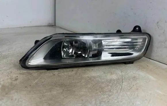 Volkswagen PASSAT B7 Front fog light