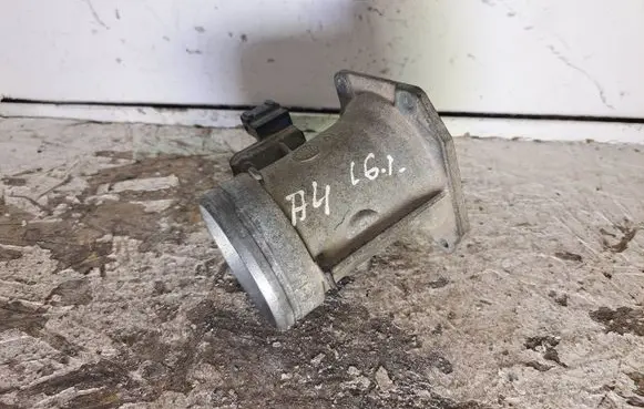 Audi A4 S4 B5 8D Mass air flow meter 037906461B AFH6010A