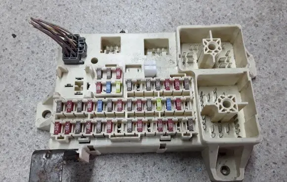 Jaguar S-Type Fuse module 4R8T14A067AB