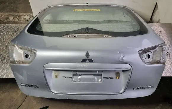 Mitsubishi Lancer X Tailgate/trunk/boot lid