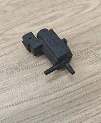 Volvo XC90 Turbo solenoid valve 30611668 72224010 07T205