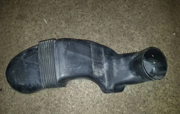 BMW 5 E34 Air intake duct part 1718909
