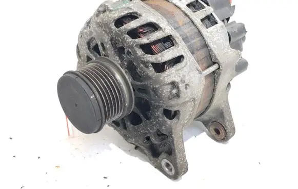 Renault Clio IV Generator/alternator 231008918R