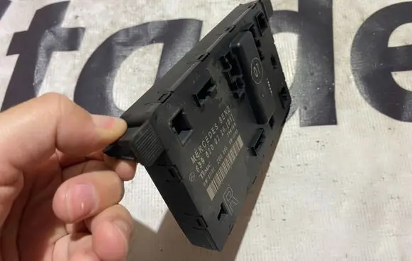 Mercedes-Benz Vito Viano W639 Door control unit/module a6398200226 6398200226