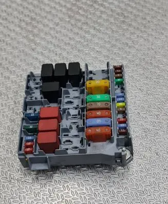 Fiat 500 Fuse module 51905216 2005130637