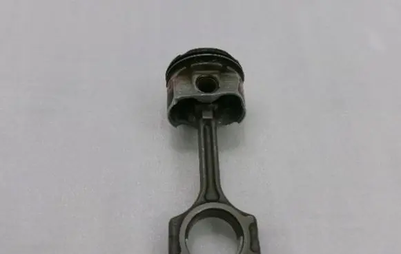 Renault Captur Piston with connecting rod 120104242R