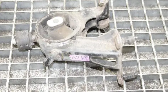 Toyota Auris E180 Engine mount bracket