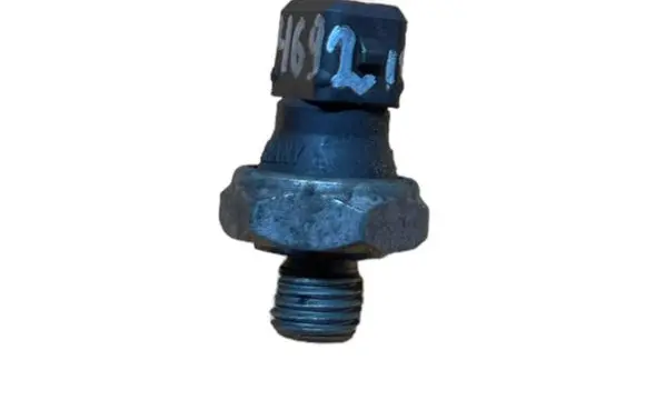 BMW 3 E90 E91 Oil pressure sensor 7568480