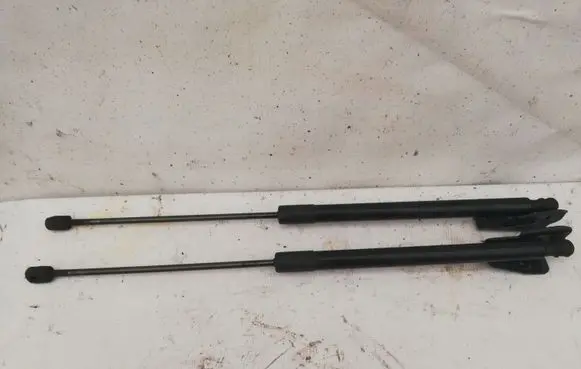 Ford Focus Tailgate strut 