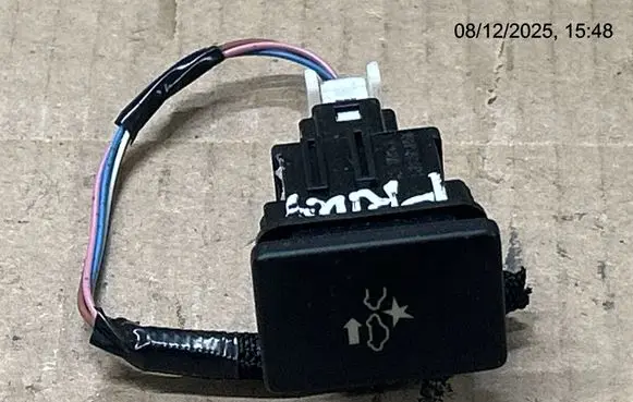 Toyota Prius+ (ZVW40) Other switches/knobs/shifts 15A975
