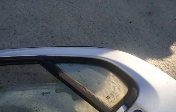 Opel Agila A Front door vent window glass four-door 