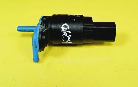 Mercedes-Benz E W210 Windscreen/windshield washer pump 2108691021