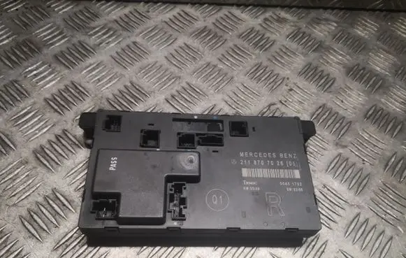 Mercedes-Benz E W211 Door control unit/module 2118707026 A2118707026