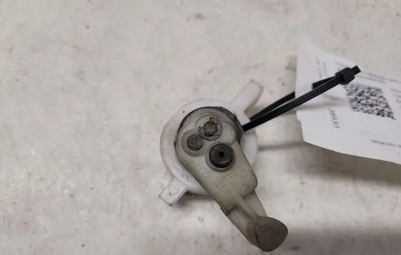 Renault Clio II Front door lock (next to the handle)