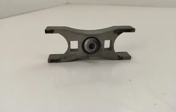 Volkswagen Golf VII Fuel Injector clamp holder