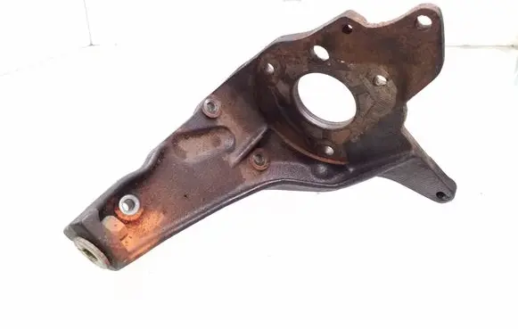 Volkswagen PASSAT B5 Engine mounting bracket 028130147B