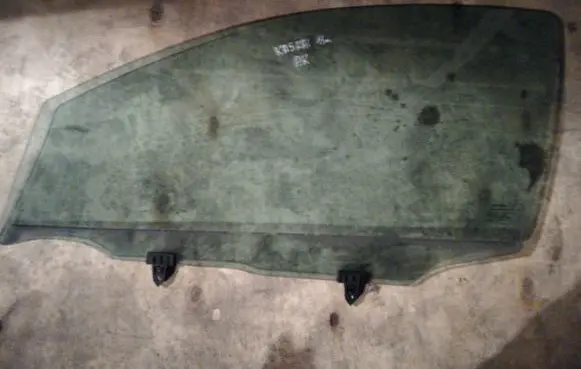 Nissan Qashqai Front door window glass four-door