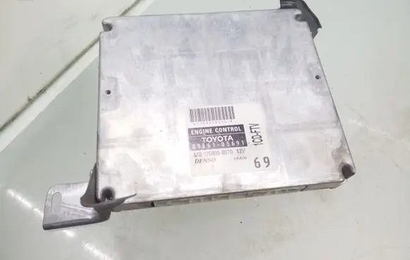 Toyota Avensis T250 Engine control unit/module 8966105691 1758008070 1CDFTV