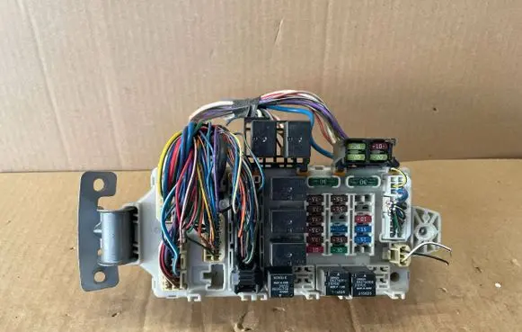 Mitsubishi Grandis Fuse module 512090145 9184OW
