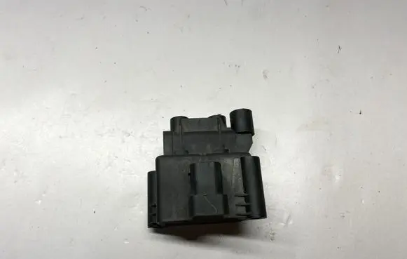 Mercedes-Benz R W251 Air suspension control unit module (rear) A2513200158 2513200158