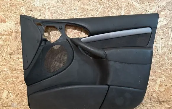 Ford Focus Front door card panel trim 98ABA23942