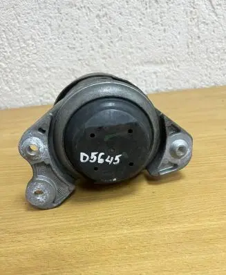 Mercedes-Benz C W205 Engine mount bracket ZGS003 3618768