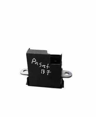 Volkswagen PASSAT B7 Tailgate lock latch 1K6827505F