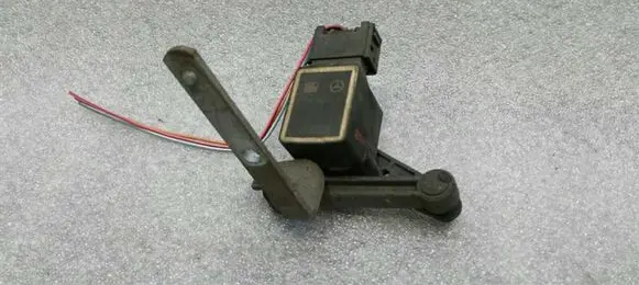 Mercedes-Benz ML W164 Headlight/headlamp level sensor A0105427717